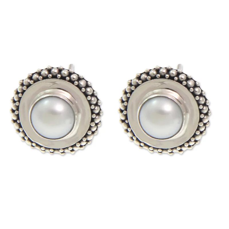 Handmade Sterling Silver 'Moonlight Halo' Pearl Earrings (7-7.5mm) (Indonesia)