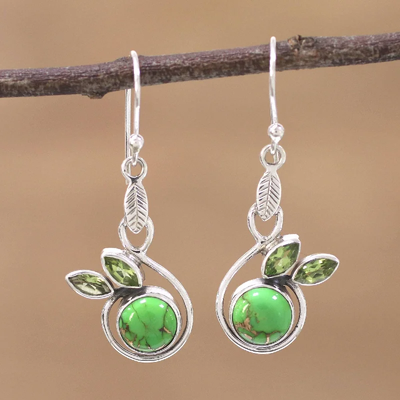 NOVICA Handmade Sterling Silver 'Spring Beauty' Peridot Earrings (India) - 1.7*0.6